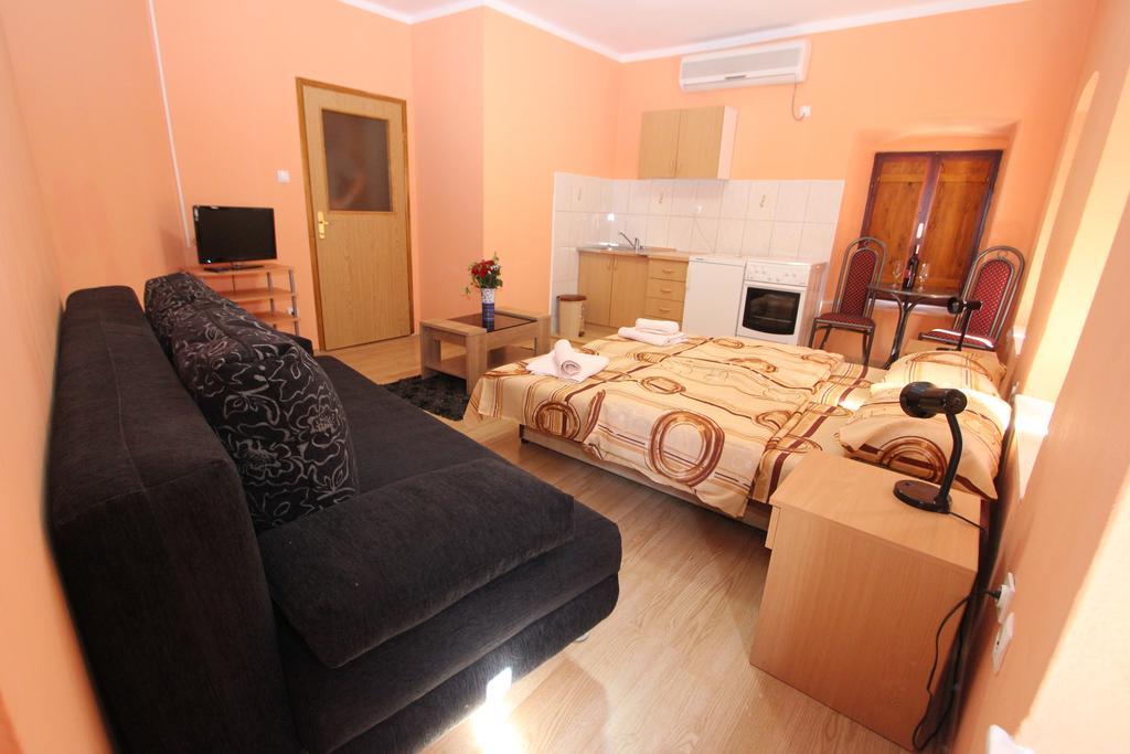 טרביניה Apartment Stari Grad חדר תמונה